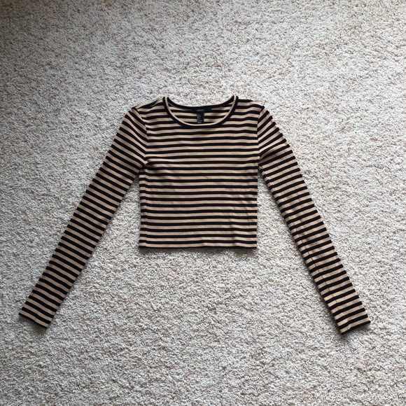 Forever 21 Tops - Forever 21 Long Sleeve Crop Shirt